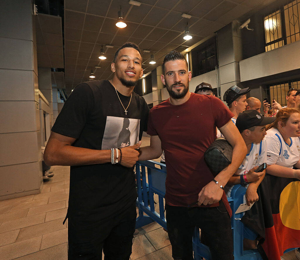 日本男篮表现惊艳观众（日本男篮神勇发挥震撼全场）