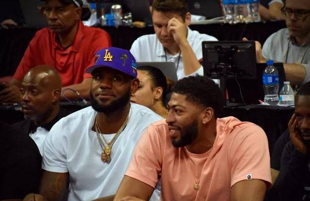 拉什福德单刀踢失表现懒散，巴萨买断前景黯淡（拉什福德错失单刀状态低迷，巴萨买断希望渺茫）