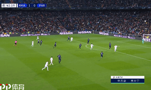 维尼修斯等人在替补席偷笑被龙赛罗怒批：到底在笑什么？（维尼修斯等人替补席窃笑惹怒龙赛罗：你们到底在笑啥？）