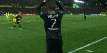 他刚在踢上港的比赛爆发，就被老东家解约离队，球迷建议来中超（对阵上港刚迎爆发，他却被老东家解约离队，球迷建议投奔中超）